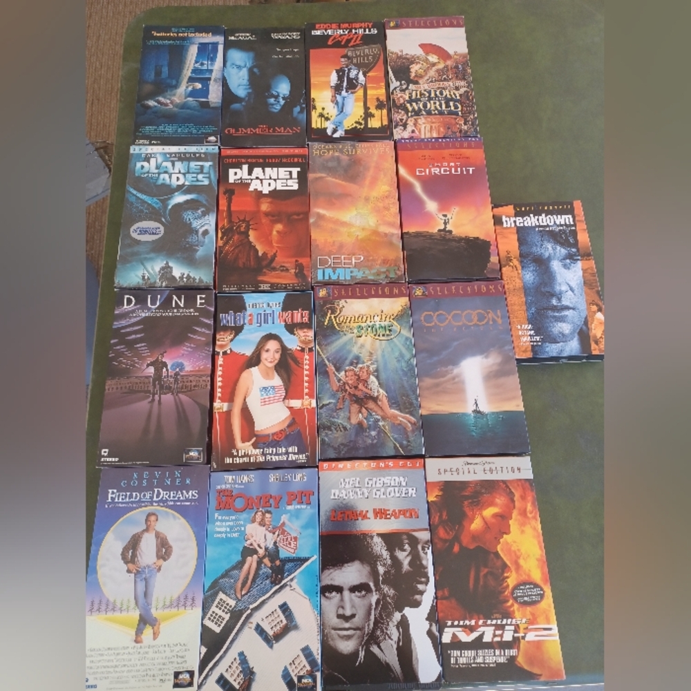 VHS MOVIES Lot Of 17